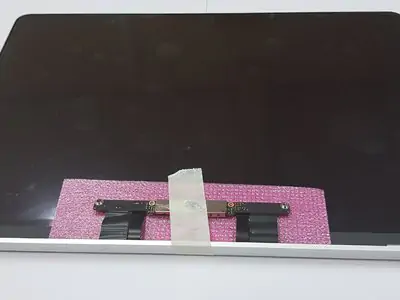 Матрица (экран) для ноутбука Apple MacBook Pro 13" A1932 (2018) Верхняя крышка Серебряная